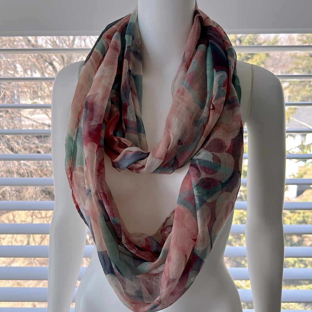 FRONT ROW SOCIETY Women’s Lightweight Pink Coral Green Floral Infinity Scarf